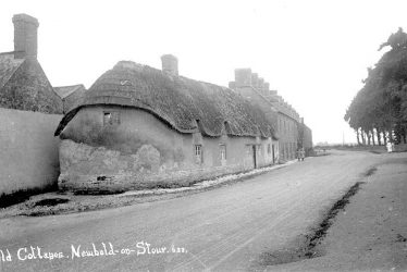 Newbold on Stour.  Old cottages