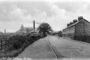 Dordon.  Hall End Cottages