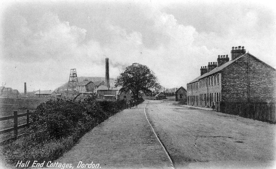 Mining community scene at Dordon in North Warwickshire.  1920s |  IMAGE LOCATION: (Warwickshire County Record Office)