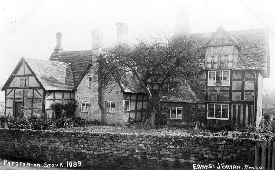 Delightful group of timber framed buildings at Preston on Stour.  1900s |  IMAGE LOCATION: (Warwickshire County Record Office)