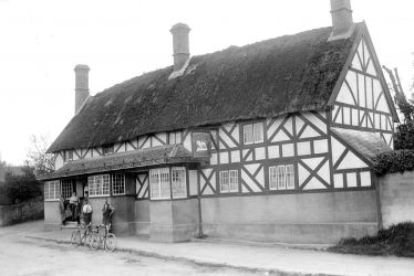 Radford Semele.  White Lion Inn