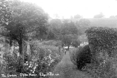 Edgehill.  Upton House, gardens