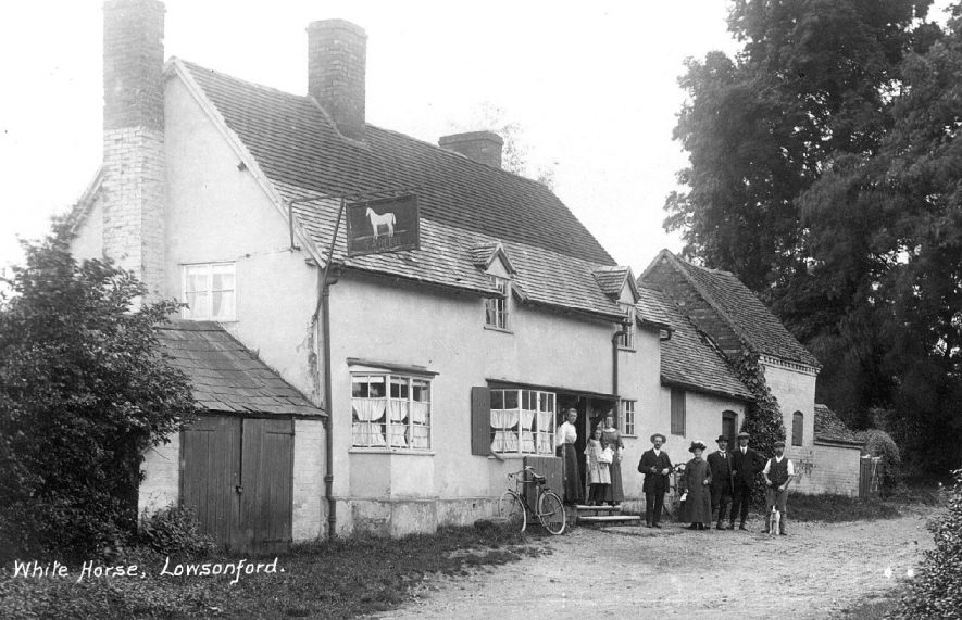 The White Horse Inn, Lowsonford.  1900s |  IMAGE LOCATION: (Warwickshire County Record Office)