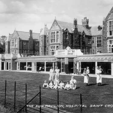 The Sun Pavilion, Saint Cross Hospital, Rugby.  1930s |  IMAGE LOCATION: (Warwickshire County Record Office)
