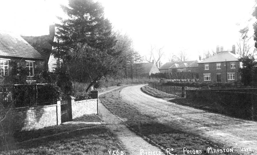 Low House, Byfield Road,looking south. Priors Marston.  1930s |  IMAGE LOCATION: (Warwickshire County Record Office)