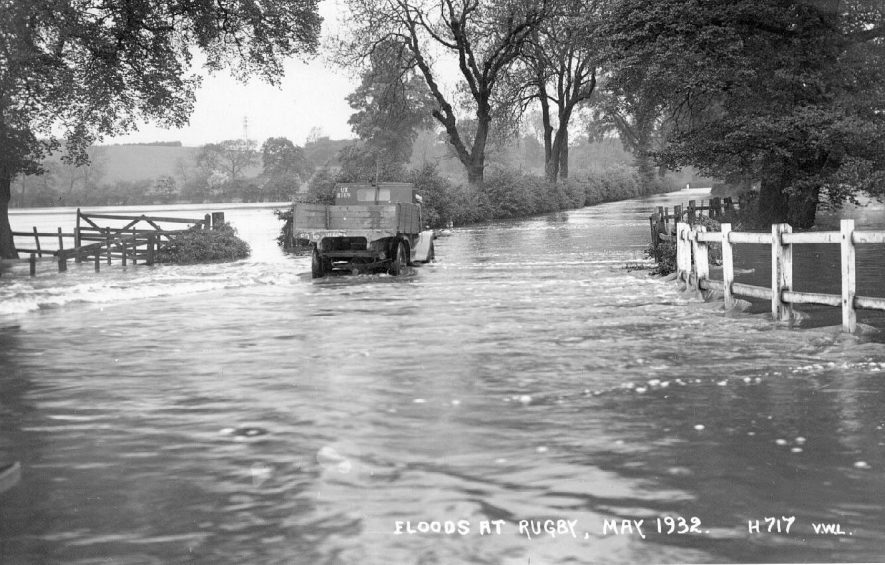 Flooding at the junction of the A426 and B4112 on the outskirts of Rugby.  May 1932 |  IMAGE LOCATION: (Warwickshire County Record Office)