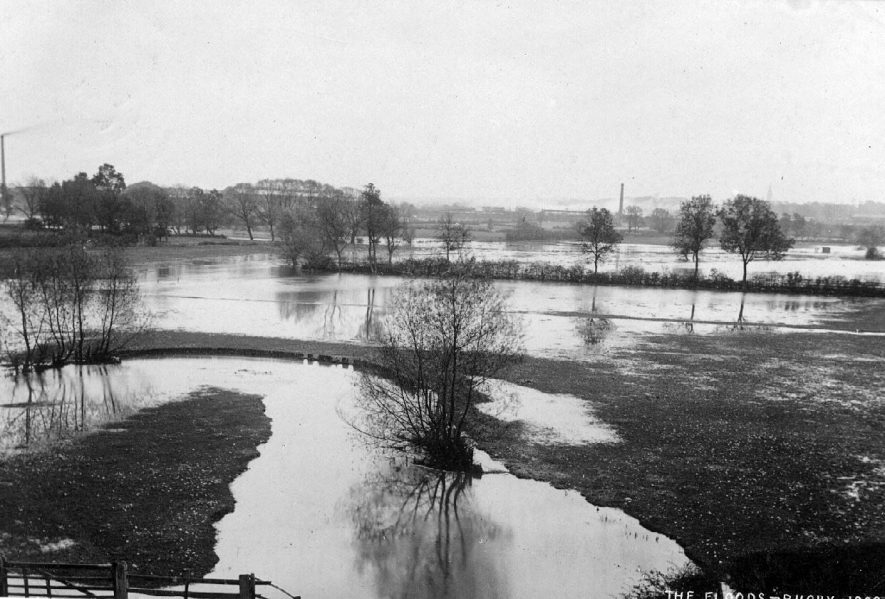The floods of 1906 near Rugby. |  IMAGE LOCATION: (Warwickshire County Record Office)
