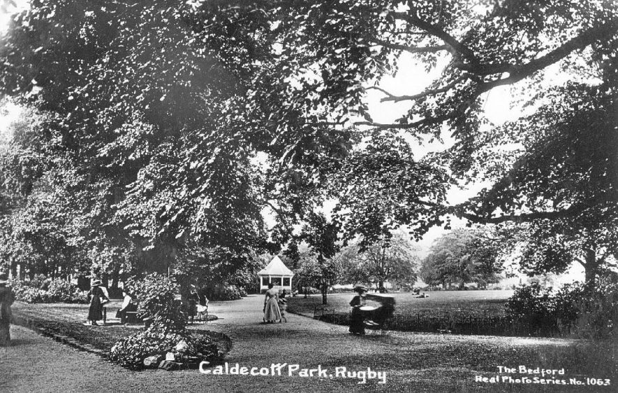 Caldecott Park, Rugby.  1910s |  IMAGE LOCATION: (Warwickshire County Record Office)