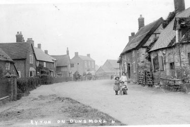 Ryton on Dunsmore.  Cottages in High Street