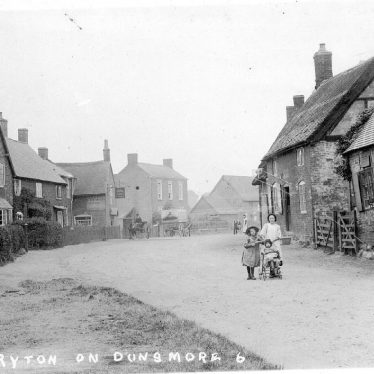 Ryton on Dunsmore.  Cottages in High Street