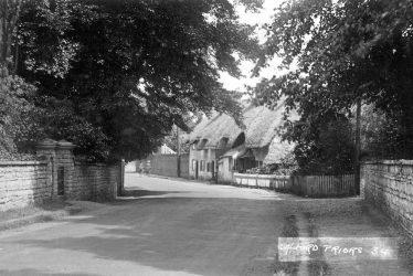 Salford Priors.  Thatched cottages