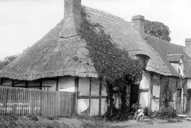 Salford Priors.  Thatched cottage