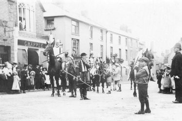Shipston on Stour.  Robin Hood procession