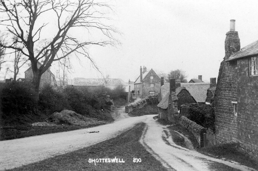 Village street, Shotteswell.  1910s |  IMAGE LOCATION: (Warwickshire County Record Office)