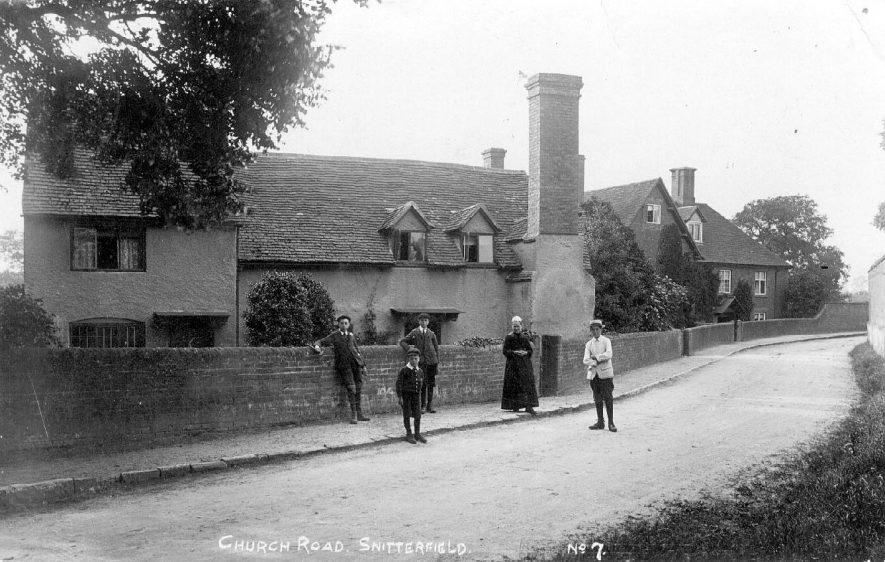 Church Road,  Snitterfield.  1900s |  IMAGE LOCATION: (Warwickshire County Record Office)