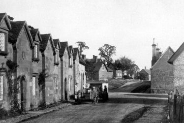 Stoneleigh.  Square