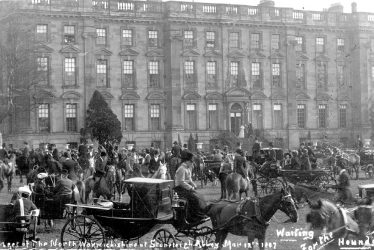 Stoneleigh.  Stoneleigh Abbey, hunt meet