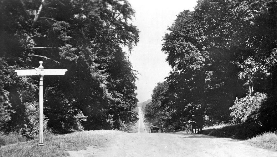 Gibbet Hill, looking down Kenilworth Road, Stoneleigh.  Riders with bicycles and motor cycles.  1910s |  IMAGE LOCATION: (Warwickshire County Record Office)