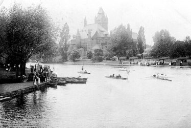 Stratford upon Avon.  Boat racing on the Avon