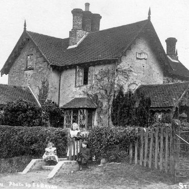 Stratford upon Avon.  Cottages at Clopton