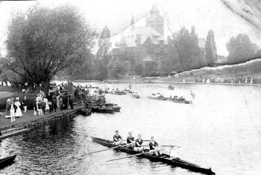 Stratford upon Avon.  Skulling races on River Avon