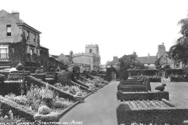 Stratford upon Avon.  Newplace Gardens