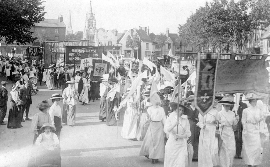 Suffragette march passing through Stratford upon Avon, possibly en route for London. ? July 16th 1913 |  IMAGE LOCATION: (Warwickshire County Record Office)