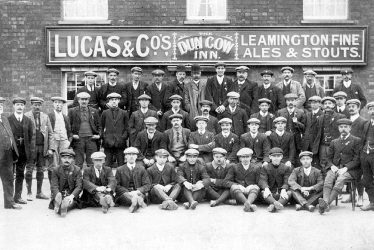 Stretton on Dunsmore.  Dun Cow Inn, men outside