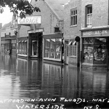 Stratford upon Avon.  Waterside under flood