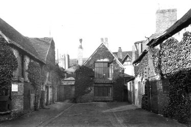 Stratford upon Avon.  Shakespeare Hotel courtyard