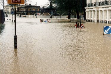 Leamington Spa.  Parade, floods
