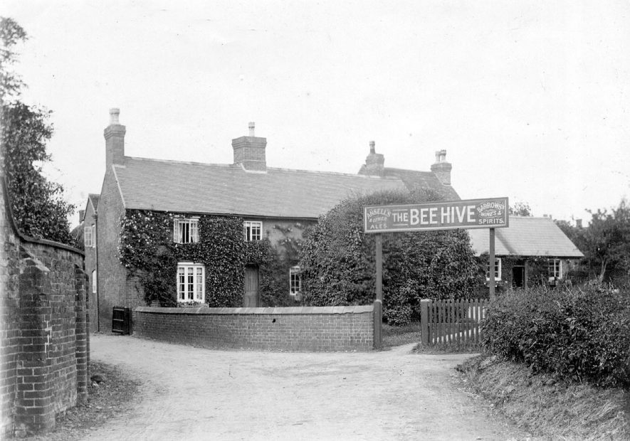 The Beehive public house, Curdworth.  1930s |  IMAGE LOCATION: (Coleshill Library)
