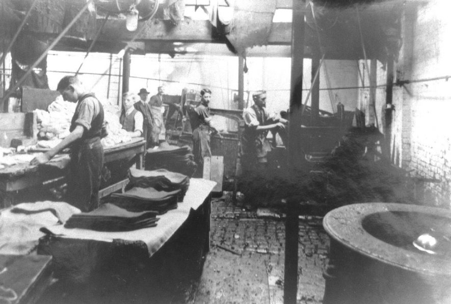 Hatton's hat factory,  bumping department, Atherstone.  1920 |  IMAGE LOCATION: (Atherstone Library)