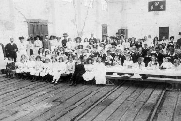 Baxterley.  Childrens Coronation tea
