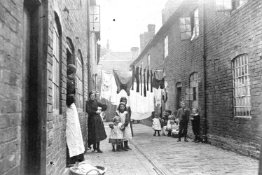 Atherstone.  Avin's Yard