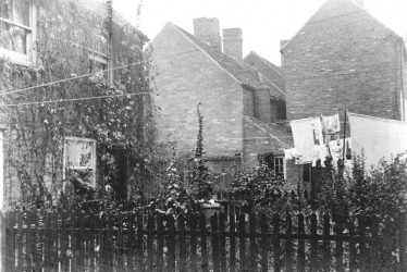 Atherstone.  Swan & Two Nicks Yard.