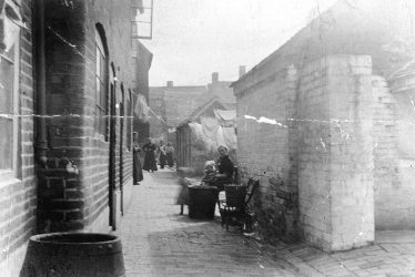 Atherstone.  Yard