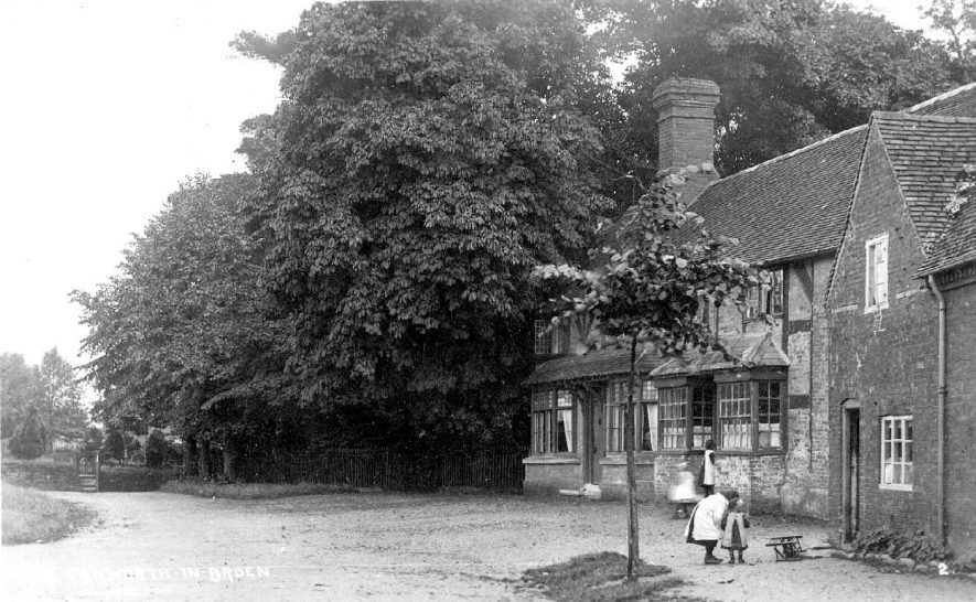 Houses in Tanworth-in-Arden.  1900s |  IMAGE LOCATION: (Warwickshire County Record Office)