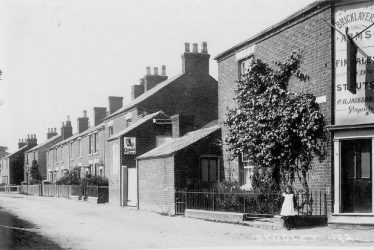 Studley.  Bricklayers Arms and houses
