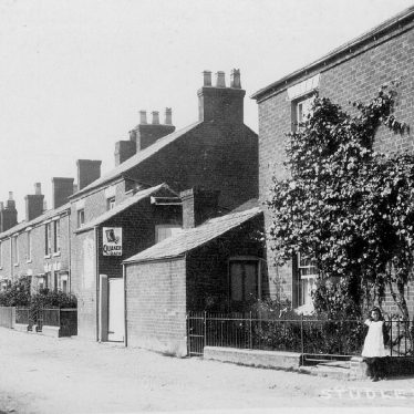 Studley.  Bricklayers Arms and houses