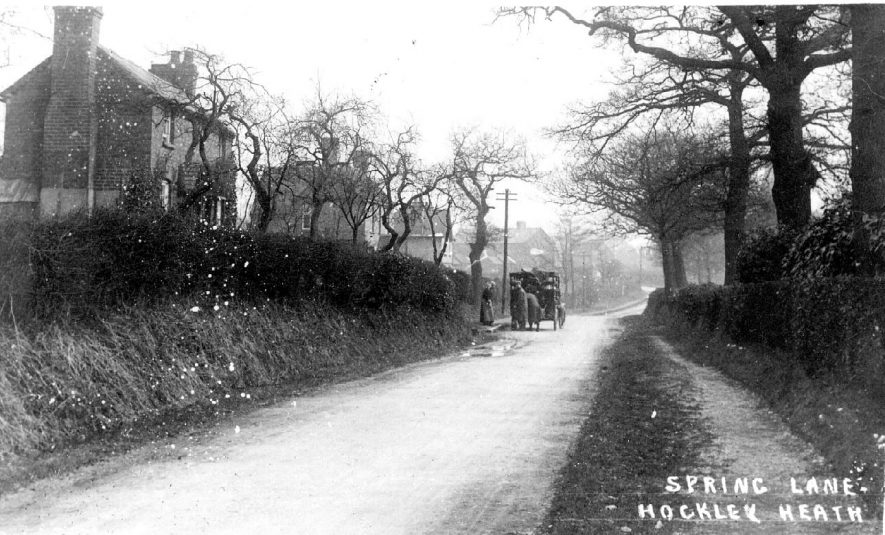 Houses and cart in Spring Lane, Hockley Heath.  1900s |  IMAGE LOCATION: (Warwickshire County Record Office)