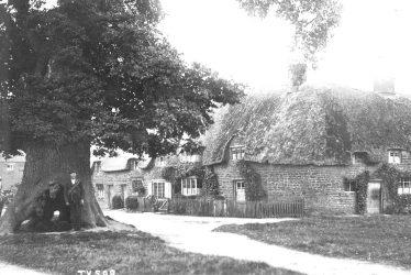 Tysoe.  Cottages