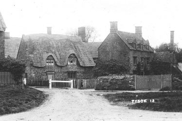 Tysoe.  Cottages