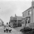 Stockton.  Group of children outside the King's Arms Inn