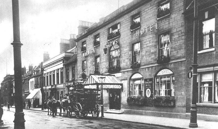 The Warwick Arms Hotel in High Street, Warwick.  1900s |  IMAGE LOCATION: (Warwickshire County Record Office)