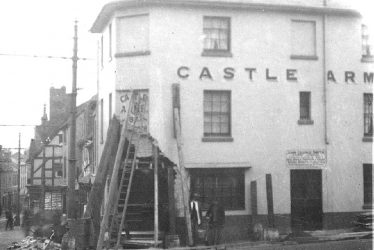 Warwick.  Castle Arms