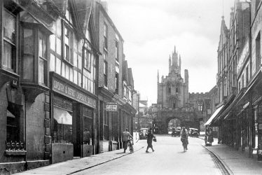 Warwick.  Smith Street