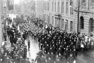 Warwick.  Jury Street, church parade