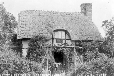 Welford on Avon.  Woodbine Cottage