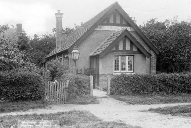 Welford on Avon.  Memorial Hall